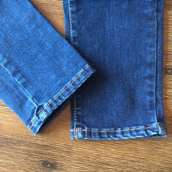 Distressed Legging Jeans - Stretch - Mid Rise - Picture 6 of 8